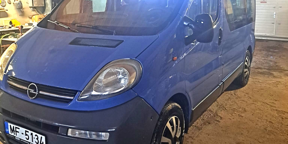 Pārdod izsolē automašīnu OPEL VIVARO
